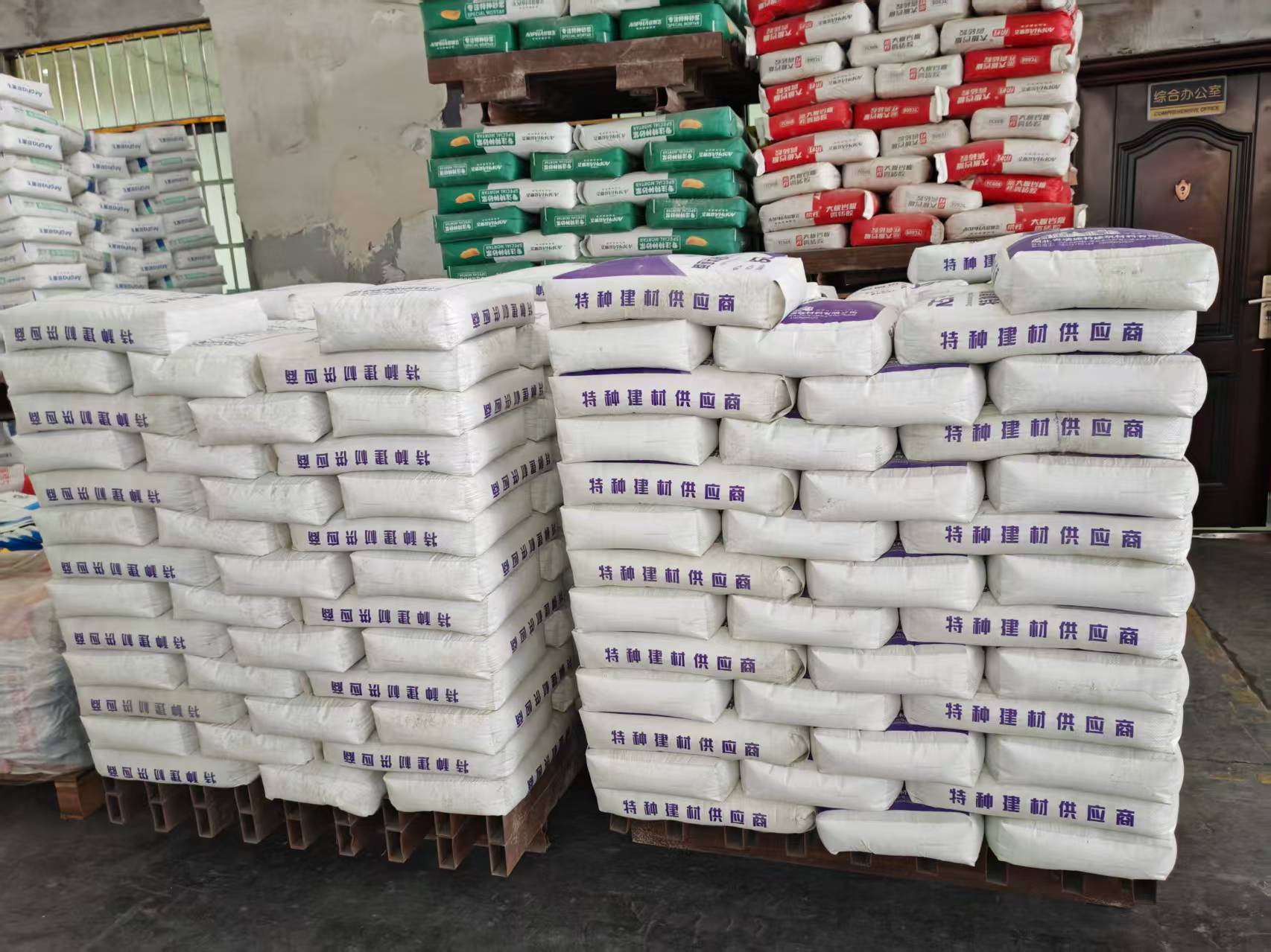 班戈拱顶带模注浆料