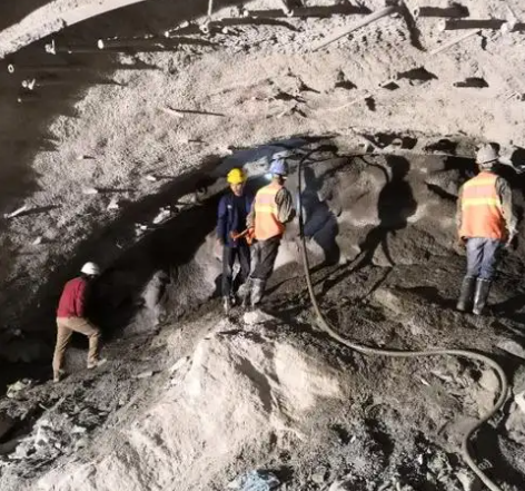 班戈拱顶带模注浆料的施工流程及注意事项